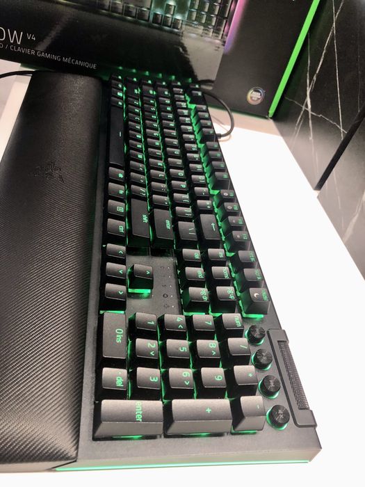 Клавіатура razer blackwidow v4