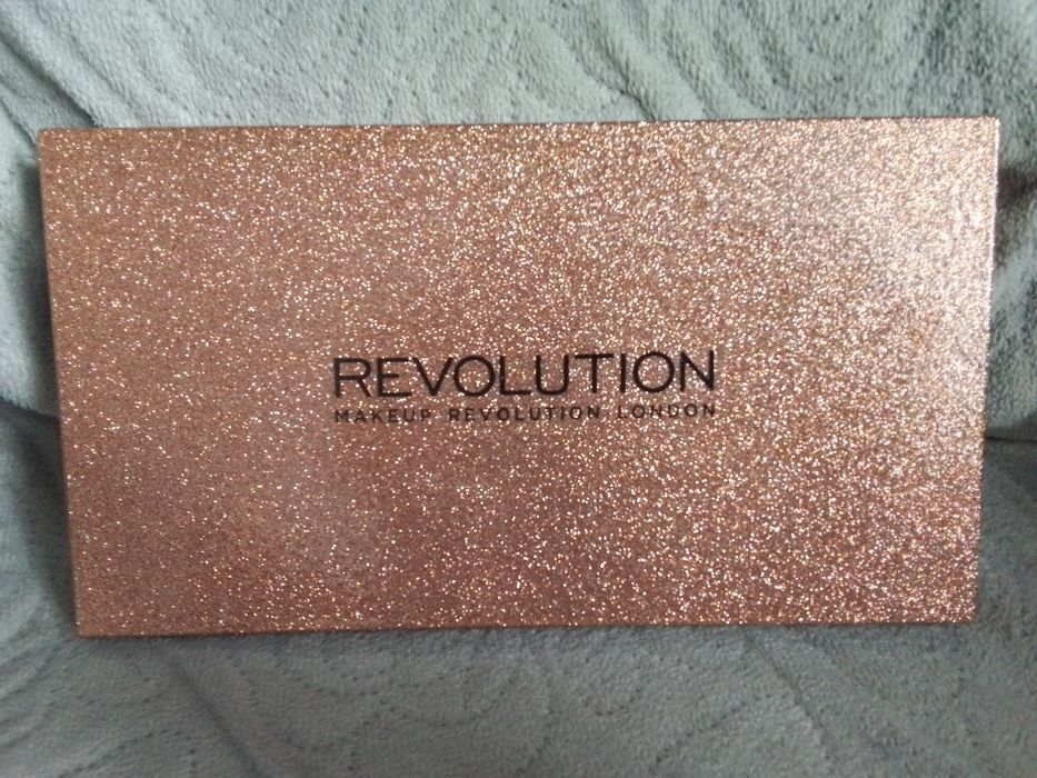 Revolution Nowa paletka 24 cieni  life on the dance t