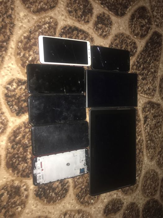 лот телефонів на запчастини