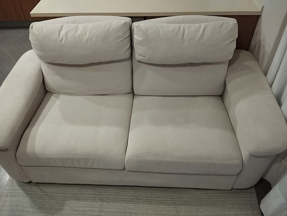 Sofá bege 2 lugares