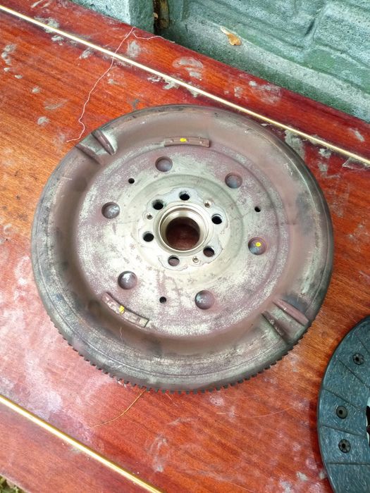 Двохмасовий маховик