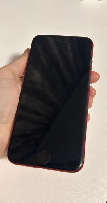 iPhone 8 в чудовому стані б/у Product Red, 100% акумулятор