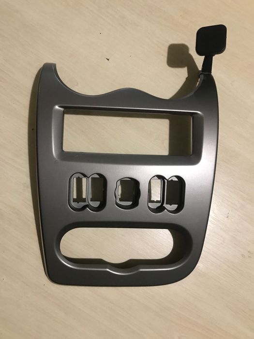 Накладка центральної консолі Renault / Dacia SANDERO 1