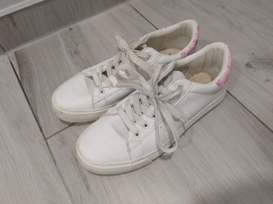 Białe trampki, rozmiar 39