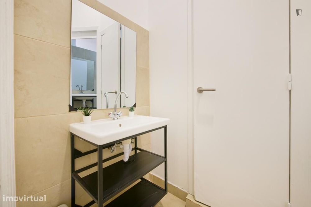 Quarto - localizado em Entrecampos Lisbon