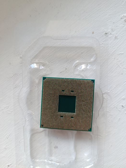 Процесор AMD Ryzen 5 2600 (YD2600BBM6IAF) (sAM4, 12T, 3.9 ГГц)