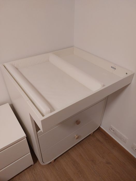 Trocador IKEA MYLLRA + colchão e 2 forras – como novo