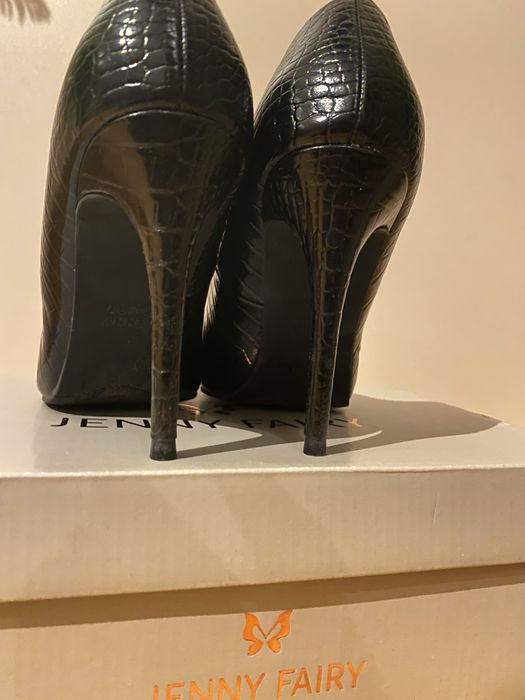 Czarne wizytowe szpilki