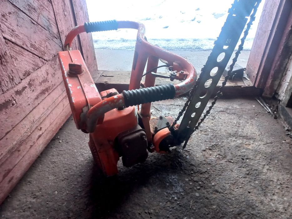 Продам бензопилу Урал