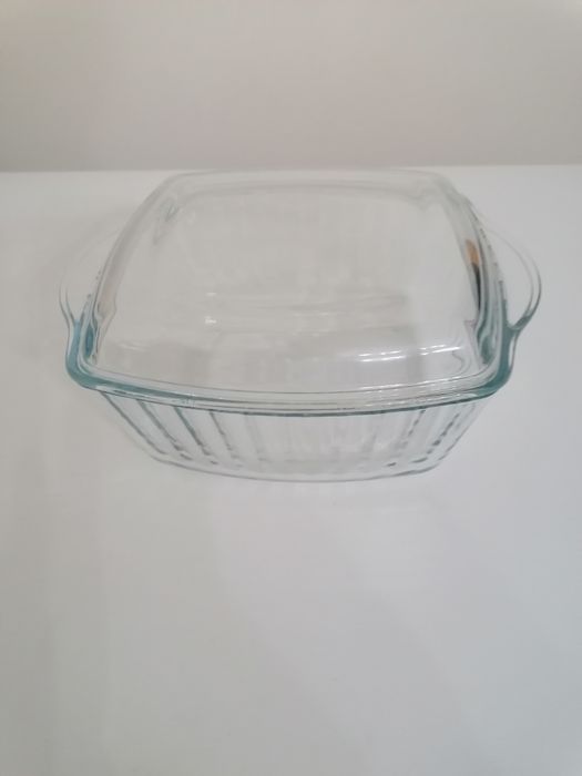 Saladeira  quadrada com tampa em  vidro