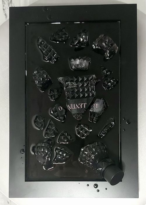 Авторська картина з флакону Valentino
