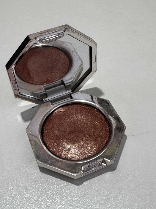 Хайлайтер для тіла та обличчя Fenty Beauty by Rihanna Diamond