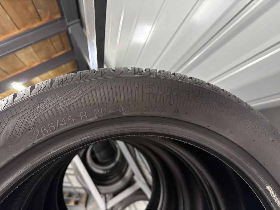 Все сезоні шини 255/45r20 Vredestein.   Ціна 4000 грн/шт.