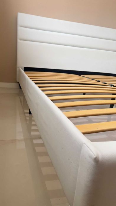 Cama de Casal Madeira e Pele Sintética compatível (200x160)
