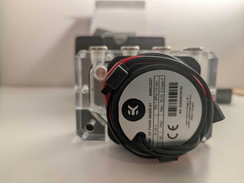 EK-Quantum Kinetic FLT 80 D5 PWM D-RGB - Plexi