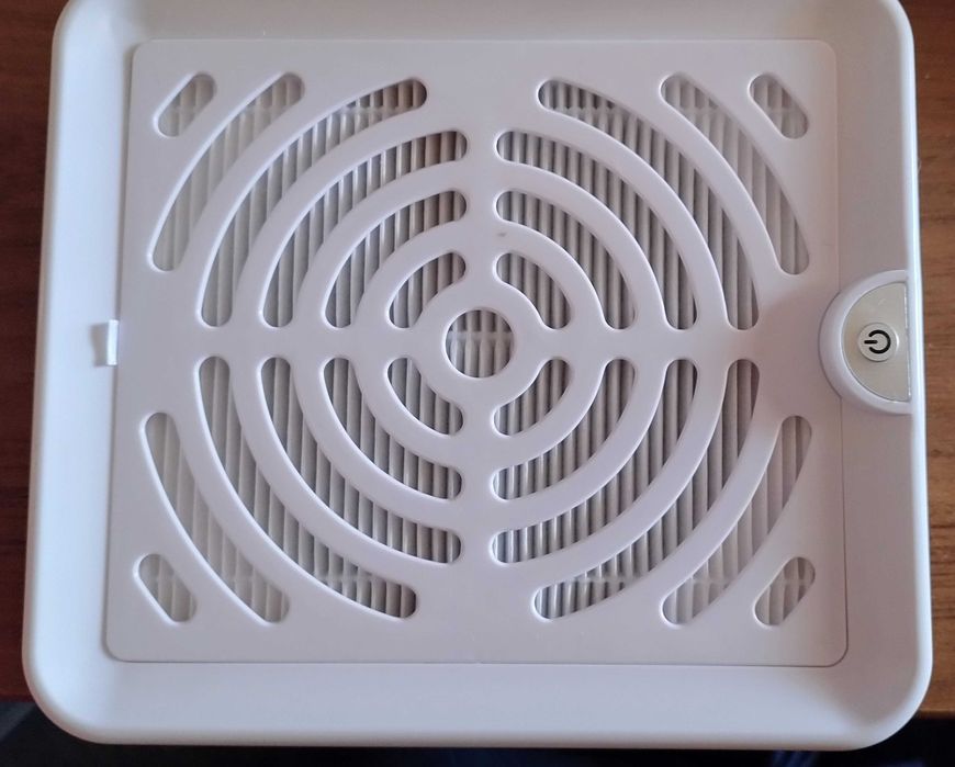 Pochłaniacz pyłu z paznokci