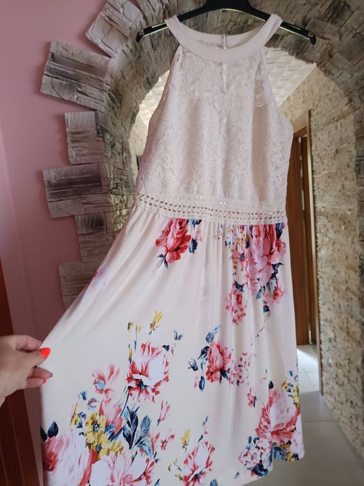 Sukienka z koronkową górą