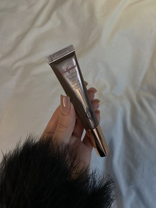 Скульптор рідкий кремовий Charlotte Tilbury