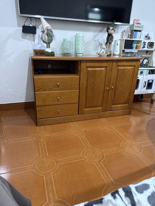 2 moveis sala com mesa e 6 cadeiras e espelho