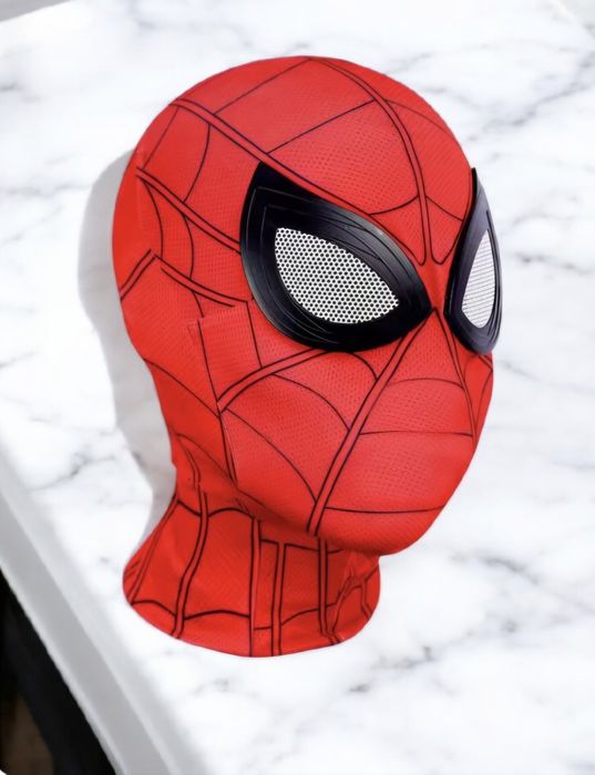 Czerwona maska spiderman