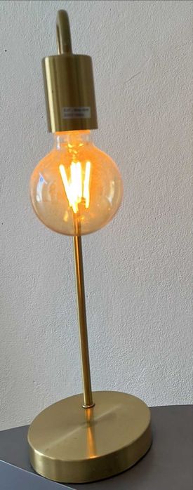 Candeeiro de mesa em metal dourado