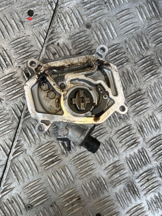 MERCEDES W176 A 45 AMG 2.0 насос вакуумный  A1331800501