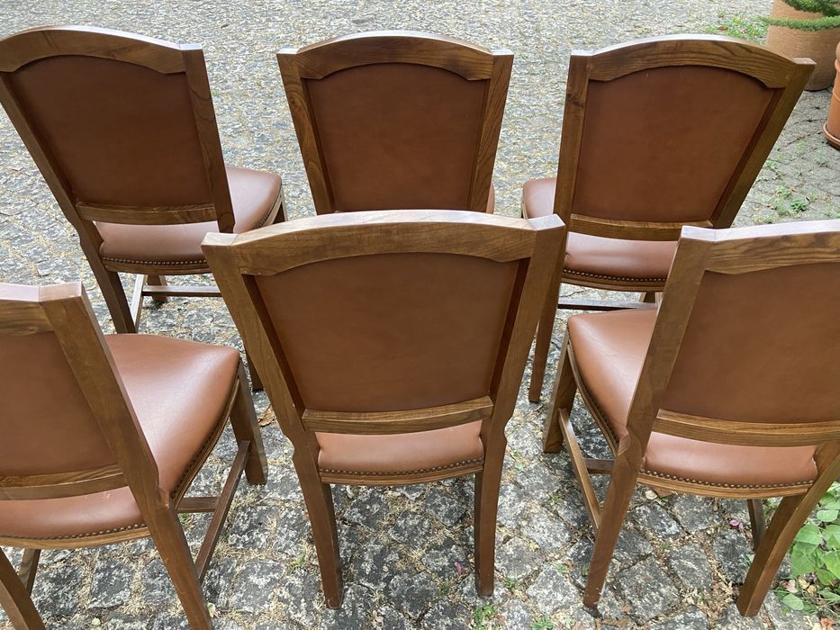 Cadeiras em pele sala de jantar