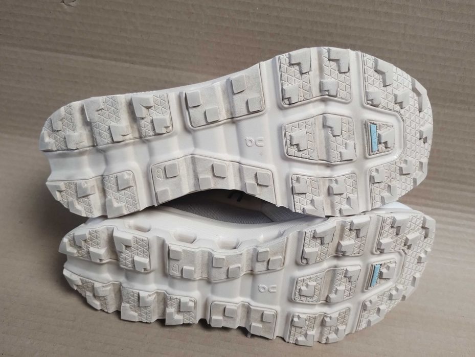 Buty do biegania biegowe 39  ON Running Cloudvista