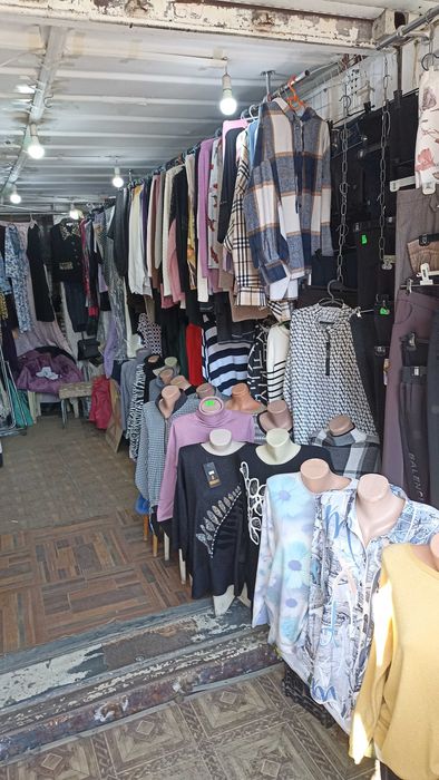 Продам контейнер на південному ринку (одяг, взуття)