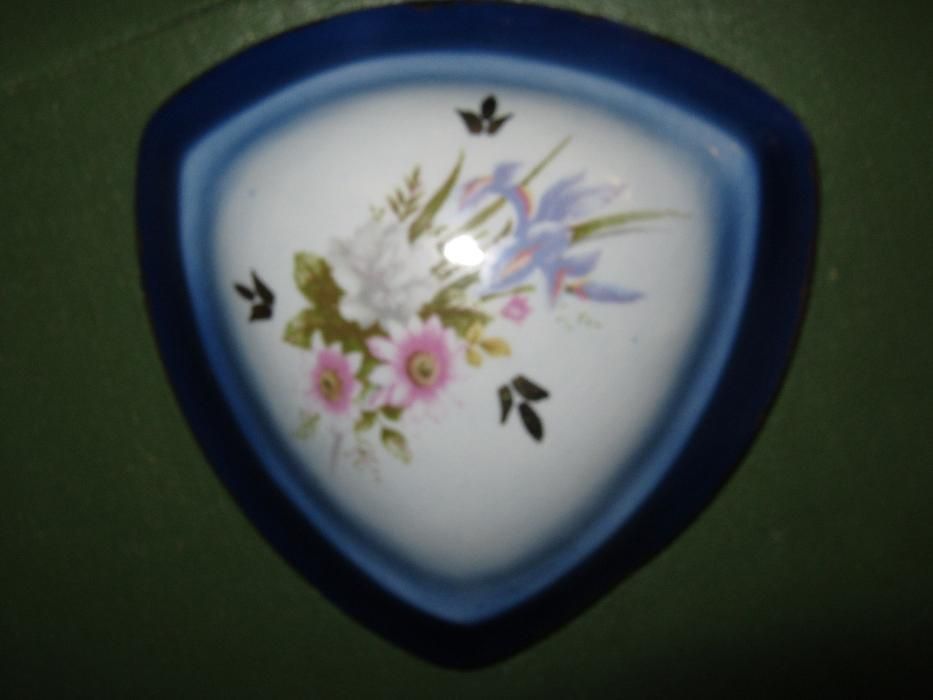 Продам фарфоровую шкатулку.