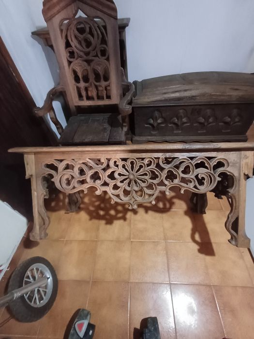 Mobilia antiga madeira maciça