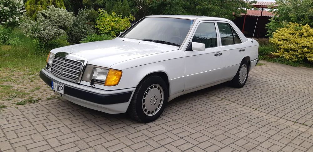 Mercedes-Benz W124