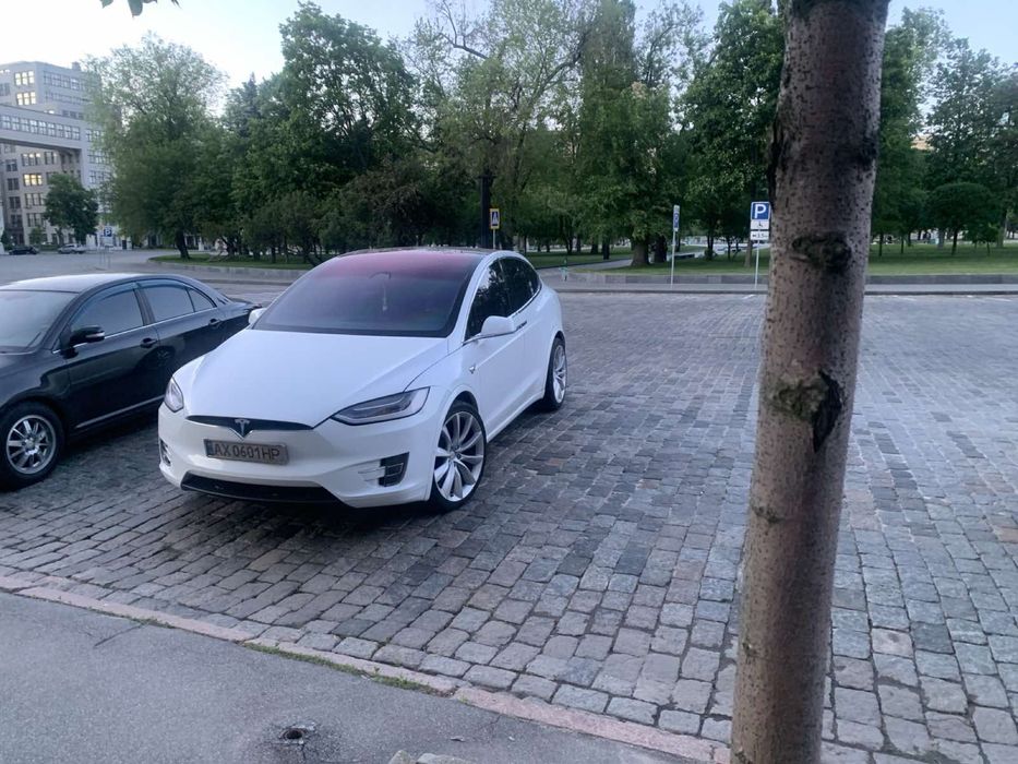 Продам Tesla x 2018 год