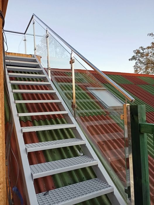 Balustrady nierdzewne szklane schody bramy