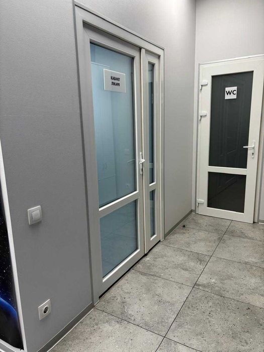 Клініка, Копилівська 2А, з окремим входом, перший поверх фасад