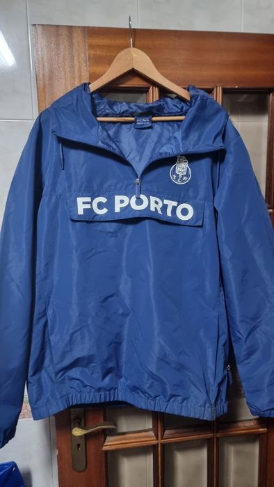Sweter com capuz do  porto