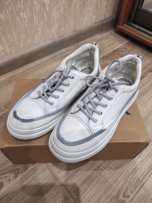 Кросівки, мокасіни р.36- 36,5