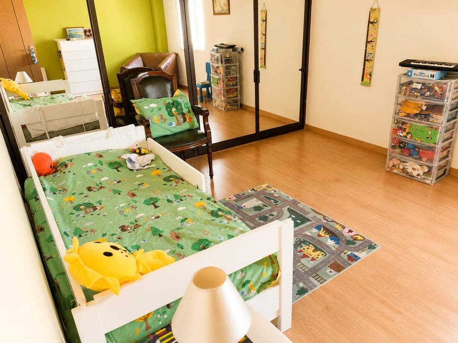 Moradia isolada com dois pisos em terreno 528m2