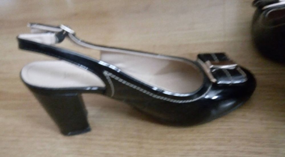 Czarne czółenka z ozdobną klamerką, roz.38