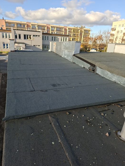 ### Odnowiony Garaż z Kanałem na Sprzedaż ###