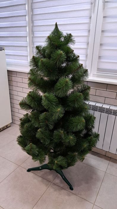 Ялинка новорічна