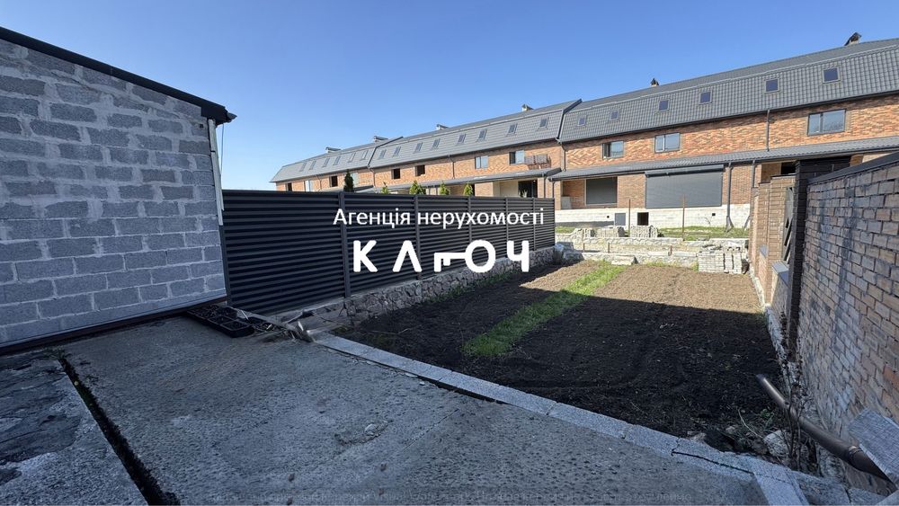 Продаж чудового таунхауса біля парку, перша лінія