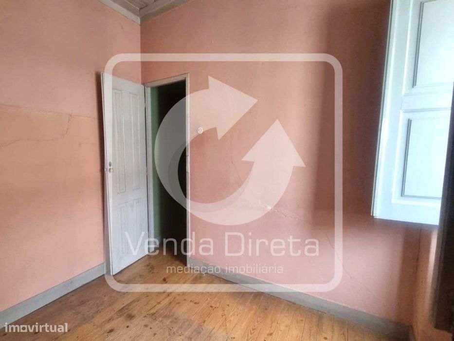 Prédio Urbano de Utilização Mista com Potencial Habitacional e Come...
