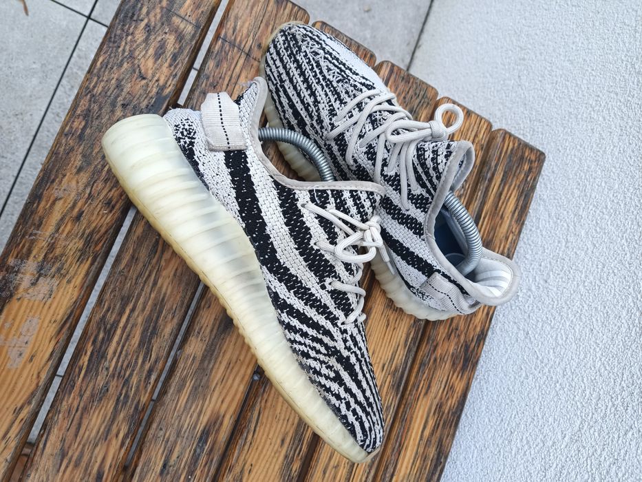 Yeezy Boost 350 V2 Zebra