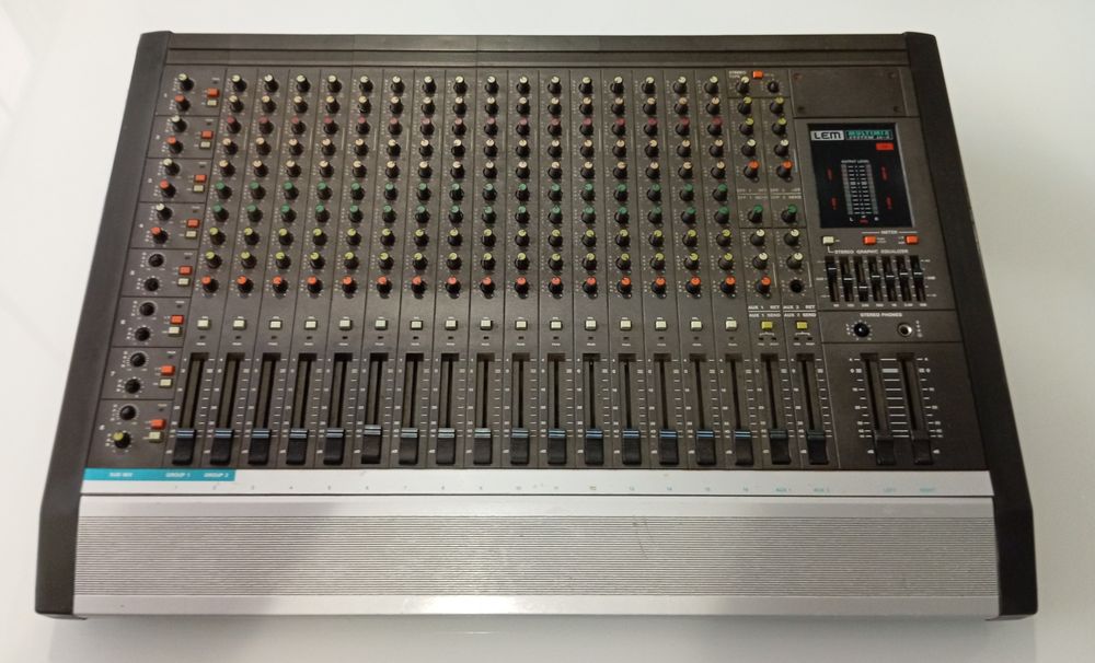 Mesa de Mistura LEM MULTIMIX 16-8 PROFISSIONAL