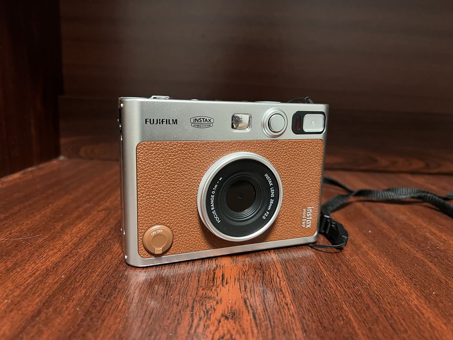 Продам Fujifilm Instax Mini Evo у дуже хорошому стані