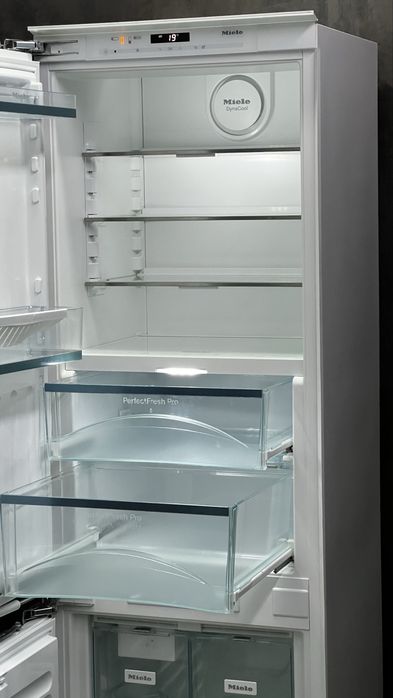 | LUX | Холодильник Miele KFN 37692 iDE IceMacer NoFrost SoftClose