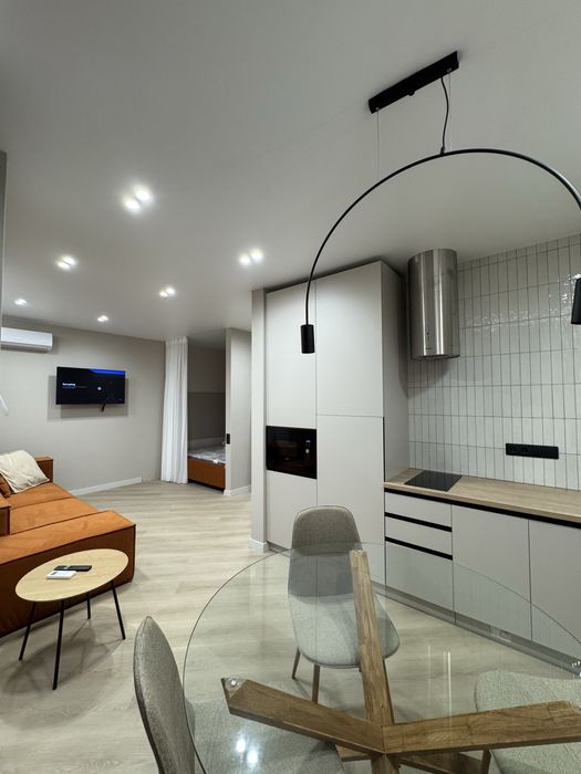 Стильна студія з неймовірним видом на Дніпро! Світло завжди є!