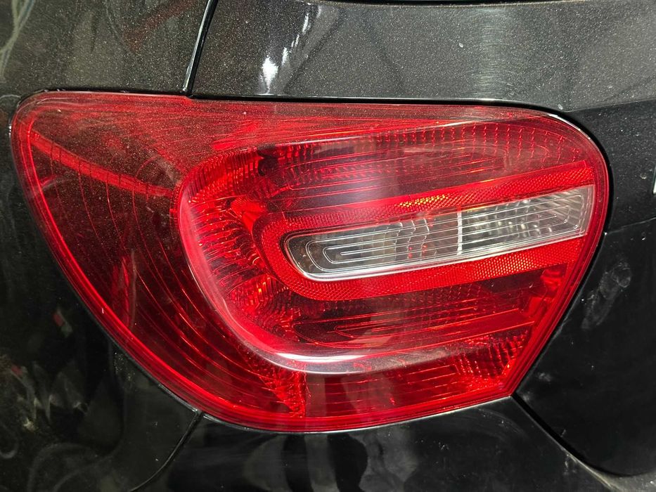 Farolim traseiro esquerdo Mercedes Classe A (2015)