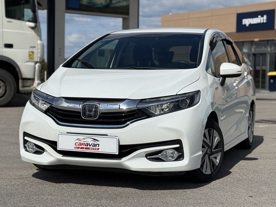 Продам Honda Shuttle HYBRID 1.5i 2017